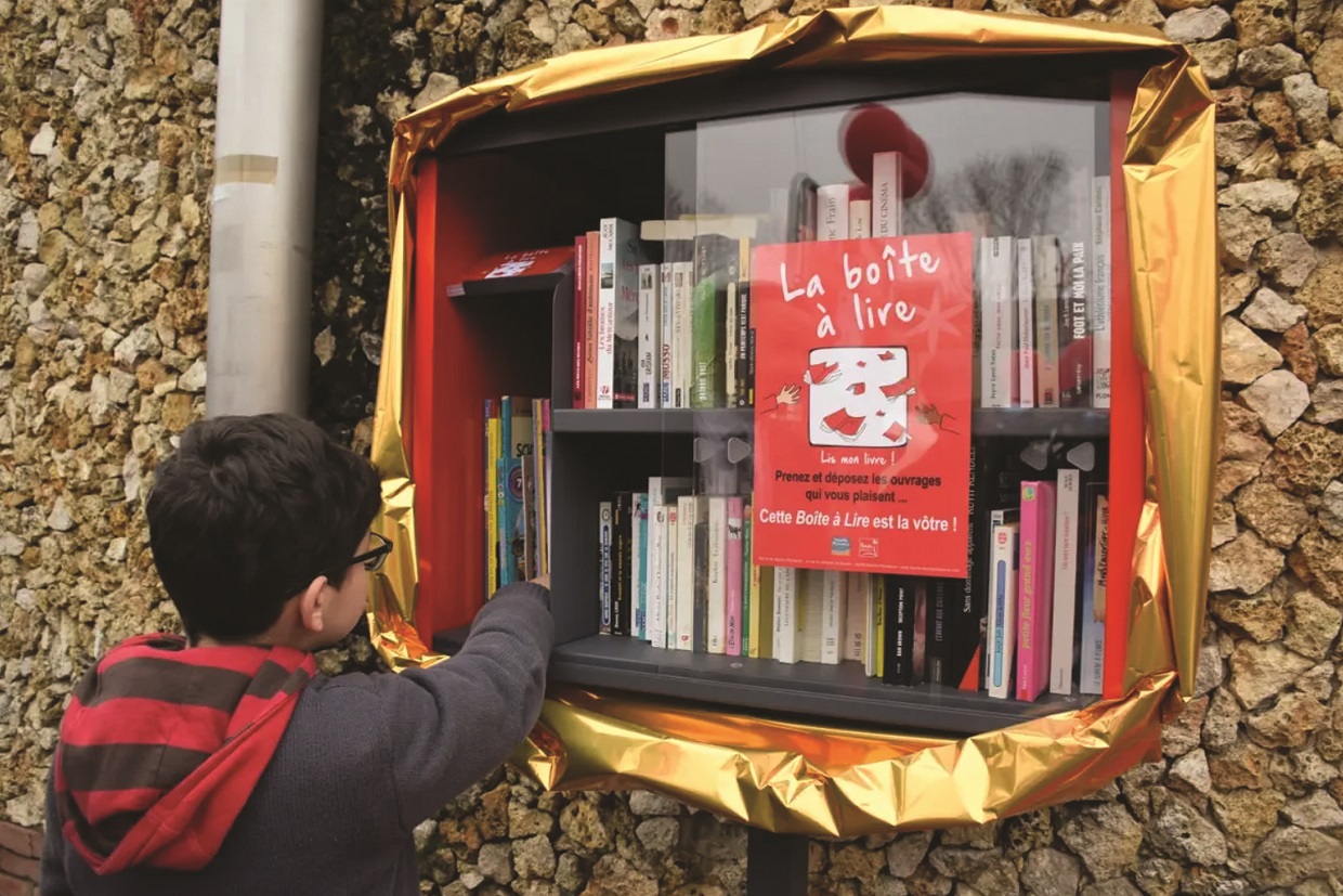 Boite a lire au marché