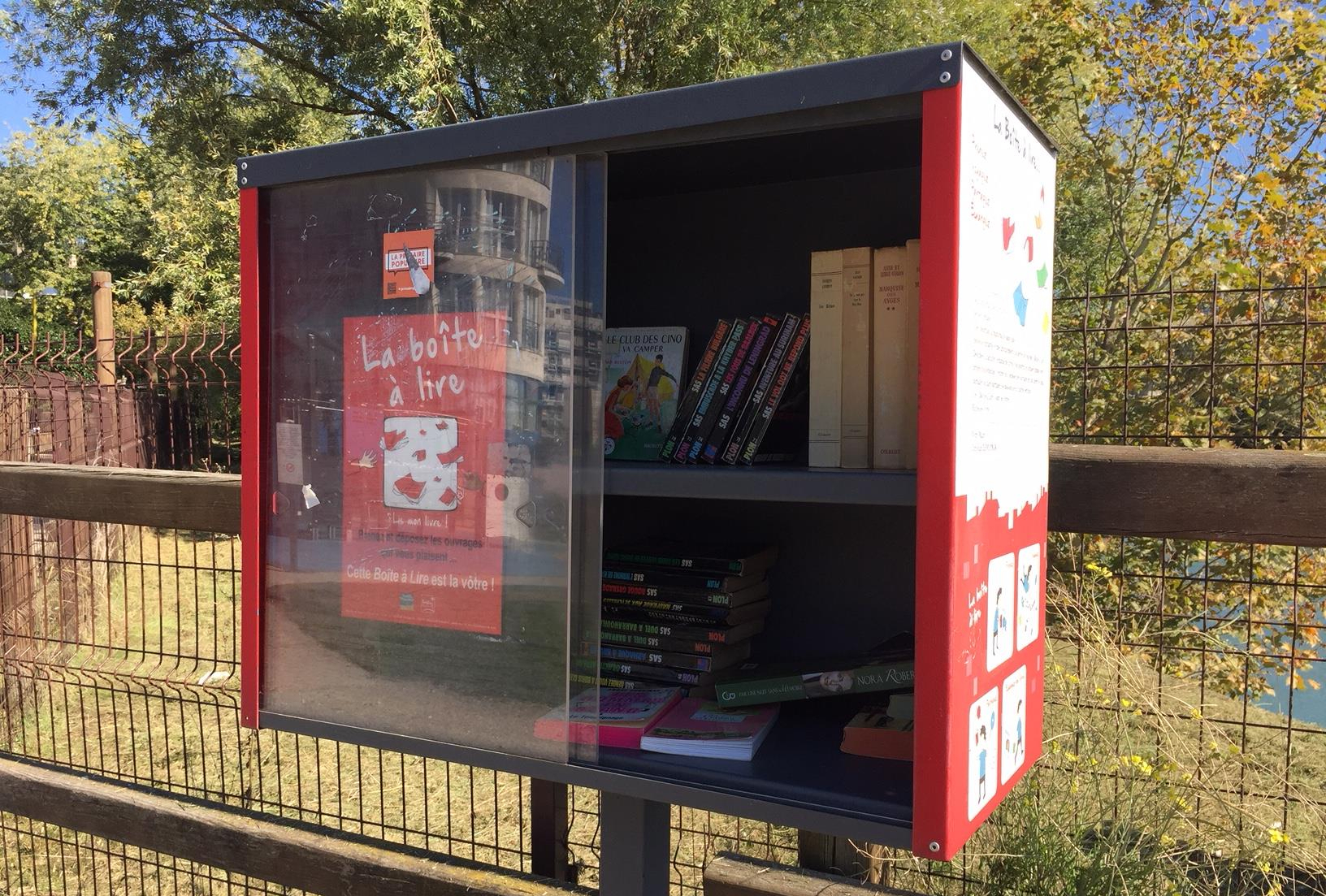 Boite a lire sur les bords de Marne