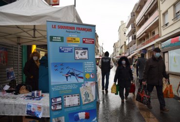 STAND DU SOUVENIR FRANÇAIS AU MARCHÉ