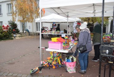 BROCANTE DE JOUETS ET DÉCORATIONS DE NOËL - DIMANCHE 11 DECEMBRE 2022