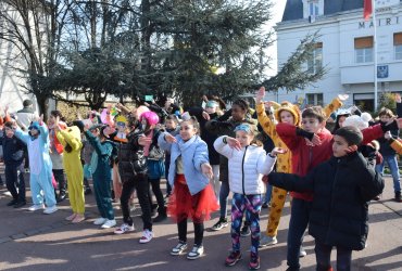 FLASHMOB DES ENFANTS DE L'ACCEUIL DE LOISIRS DES RENOUILLÈRES