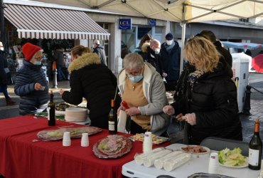 DÉGUSTATION HUÎTRES ET CHARCUTERIES AU MARCHÉ