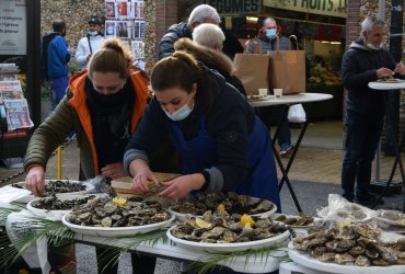 DÉGUSTATION HUÎTRES ET CHARCUTERIES AU MARCHÉ