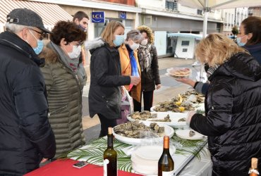 DÉGUSTATION HUÎTRES ET CHARCUTERIES AU MARCHÉ