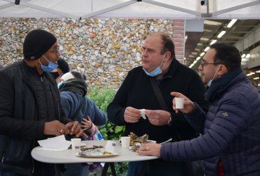 DÉGUSTATION HUÎTRES ET CHARCUTERIES AU MARCHÉ