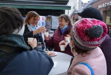 DÉGUSTATION HUÎTRES ET CHARCUTERIES AU MARCHÉ