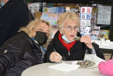 DÉGUSTATION HUÎTRES ET CHARCUTERIES AU MARCHÉ