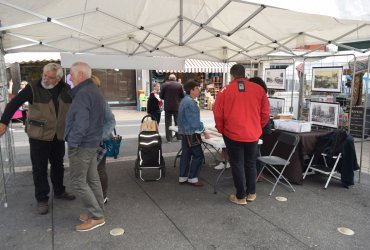 PRÉSENCE DES ASSOCIATIONS "HORIZON CANCER" ET "MEMOIRE VIVANTE DU PLATEAU D'AVRON" AU MARCHÉ - DIMANCHE 16 OCTOBRE