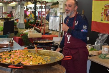 PRÉSENCE DES ASSOCIATIONS "HORIZON CANCER" ET "MEMOIRE VIVANTE DU PLATEAU D'AVRON" AU MARCHÉ - DIMANCHE 16 OCTOBRE