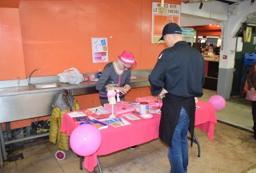 PRÉSENCE DES ASSOCIATIONS "HORIZON CANCER" ET "MEMOIRE VIVANTE DU PLATEAU D'AVRON" AU MARCHÉ - DIMANCHE 16 OCTOBRE