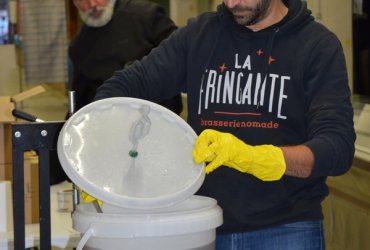 MISE EN BOUTEILLE DE LA BIÈRE NOCÉENNE "LA FAVORITE"