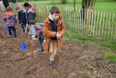 DU BLÉ AU PAIN : LE SEMIS AVEC LES ENFANTS DES CENTRES DE LOISIRS