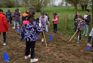 DU BLÉ AU PAIN : LE SEMIS AVEC LES ENFANTS DES CENTRES DE LOISIRS