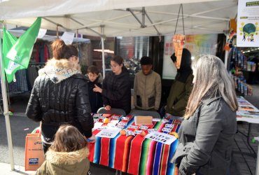 VENTE SUR LE MARCHÉ PAR LES ÉLÈVES DU COLLÈGE J. MOULIN - 16 AVRIL 2023