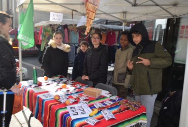 VENTE SUR LE MARCHÉ PAR LES ÉLÈVES DU COLLÈGE J. MOULIN - 16 AVRIL 2023