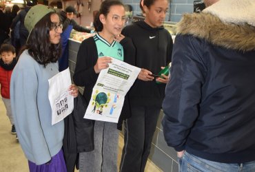 VENTE SUR LE MARCHÉ PAR LES ÉLÈVES DU COLLÈGE J. MOULIN - 16 AVRIL 2023