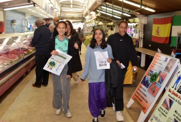 VENTE SUR LE MARCHÉ PAR LES ÉLÈVES DU COLLÈGE J. MOULIN - 16 AVRIL 2023