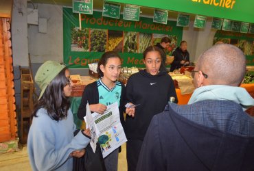 VENTE SUR LE MARCHÉ PAR LES ÉLÈVES DU COLLÈGE J. MOULIN - 16 AVRIL 2023