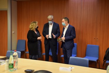 PROLONGEMENT DU METRO 1 : RENCONTRE DE C. DEMUYNCK, MAIRE DE NEUILLY-PLAISANCE ET J-M. GENESTIER, MAIRE DU RAINCY ET VICE PRESIDENT DE GPGE, AVEC LES ENTREPRISES DE LA ZA DE LA FONTAINE DU VAISSEAU