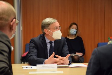 PROLONGEMENT DU METRO 1 : RENCONTRE DE C. DEMUYNCK, MAIRE DE NEUILLY-PLAISANCE ET J-M. GENESTIER, MAIRE DU RAINCY ET VICE PRESIDENT DE GPGE, AVEC LES ENTREPRISES DE LA ZA DE LA FONTAINE DU VAISSEAU