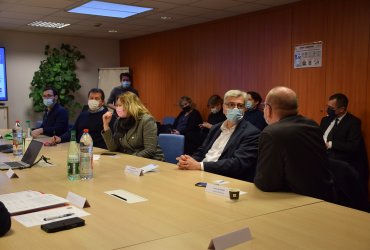 PROLONGEMENT DU METRO 1 : RENCONTRE DE C. DEMUYNCK, MAIRE DE NEUILLY-PLAISANCE ET J-M. GENESTIER, MAIRE DU RAINCY ET VICE PRESIDENT DE GPGE, AVEC LES ENTREPRISES DE LA ZA DE LA FONTAINE DU VAISSEAU