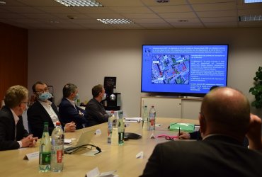 PROLONGEMENT DU METRO 1 : RENCONTRE DE C. DEMUYNCK, MAIRE DE NEUILLY-PLAISANCE ET J-M. GENESTIER, MAIRE DU RAINCY ET VICE PRESIDENT DE GPGE, AVEC LES ENTREPRISES DE LA ZA DE LA FONTAINE DU VAISSEAU