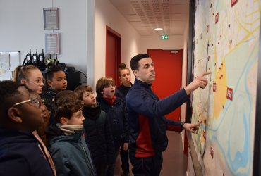 VISITE PAR LES ENFANTS DES ÉCOLES DE LA CASERNE DES POMPIERS