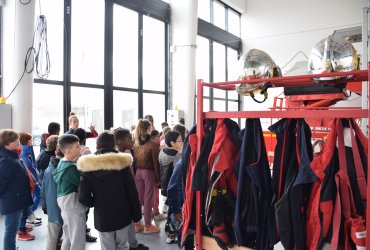 VISITE PAR LES ENFANTS DES ÉCOLES DE LA CASERNE DES POMPIERS