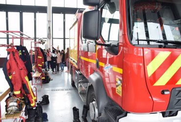 VISITE PAR LES ENFANTS DES ÉCOLES DE LA CASERNE DES POMPIERS