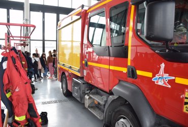 VISITE PAR LES ENFANTS DES ÉCOLES DE LA CASERNE DES POMPIERS