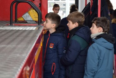 VISITE PAR LES ENFANTS DES ÉCOLES DE LA CASERNE DES POMPIERS