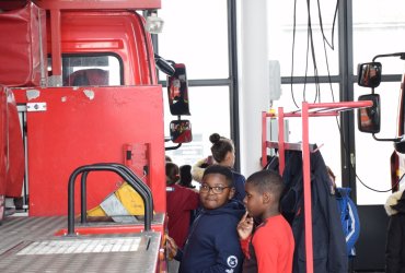 VISITE PAR LES ENFANTS DES ÉCOLES DE LA CASERNE DES POMPIERS