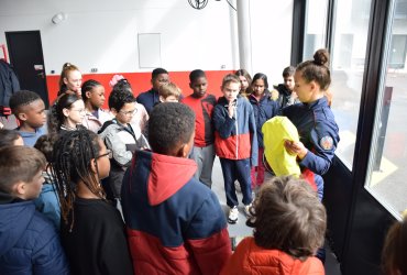 VISITE PAR LES ENFANTS DES ÉCOLES DE LA CASERNE DES POMPIERS