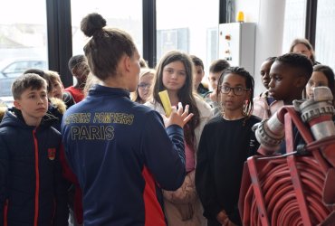 VISITE PAR LES ENFANTS DES ÉCOLES DE LA CASERNE DES POMPIERS