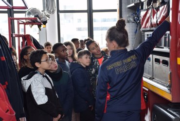 VISITE PAR LES ENFANTS DES ÉCOLES DE LA CASERNE DES POMPIERS