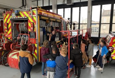 VISITE PAR LES ENFANTS DES ÉCOLES DE LA CASERNE DES POMPIERS