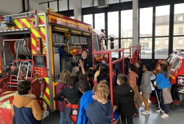 VISITE PAR LES ENFANTS DES ÉCOLES DE LA CASERNE DES POMPIERS