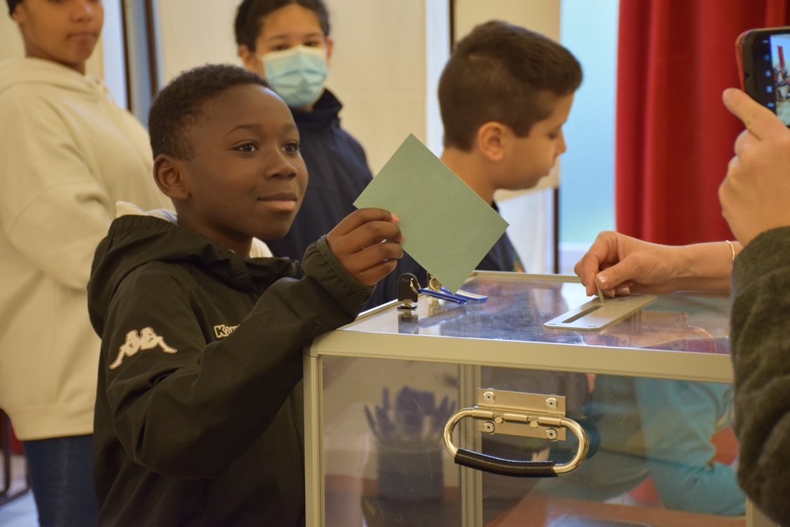 LES ÉCOLES VOTENT POUR LE PRIX DU LIONCEAU NOIR